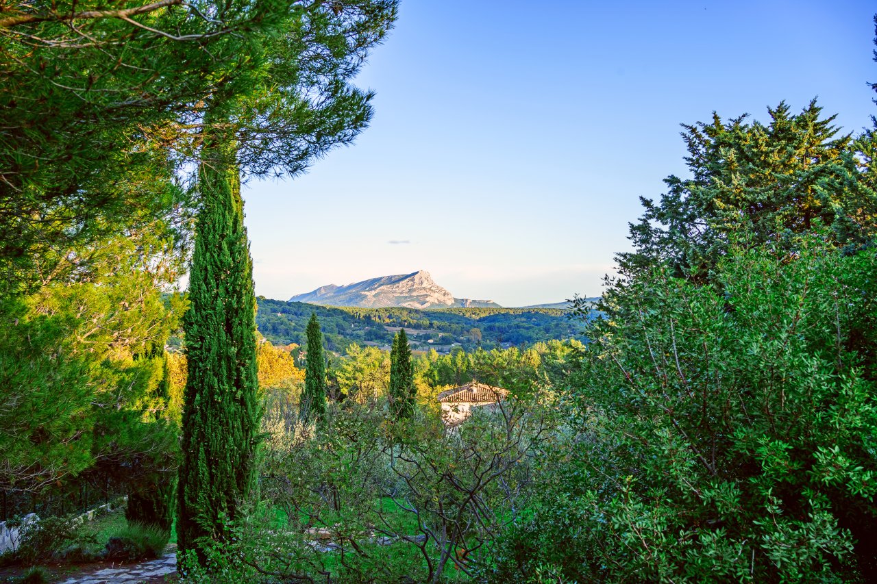 France, Aix-en-Provence, Sainte Victoire Mountain